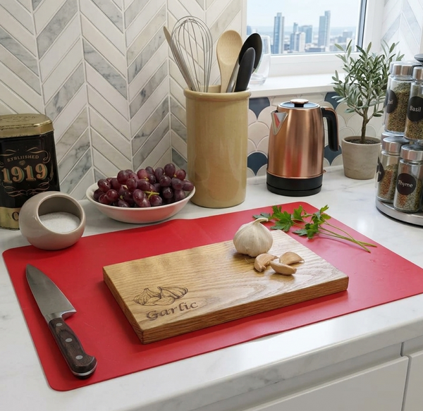 OAK GARLIC CHOPPING BOARD
