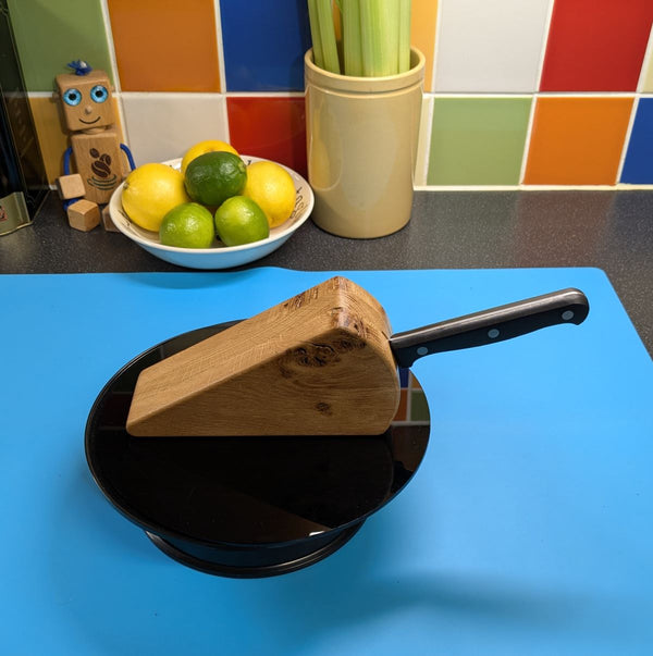 OAK CHEESE WEDGE KNIFE BLOCK - TRUE TO NATURE- WITH CHEESE KNIFE (blockA5)