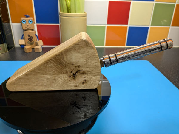 OAK CHEESE WEDGE KNIFE BLOCK - TRUE TO NATURE- WITH CHEESE KNIFE (blockA10)