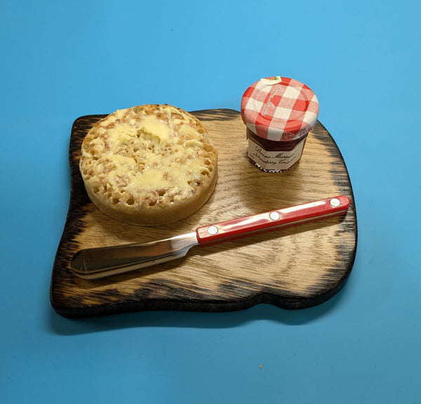 'TOAST-STYLE' OAK SERVING BOARD (with burnt edge) - SMALL