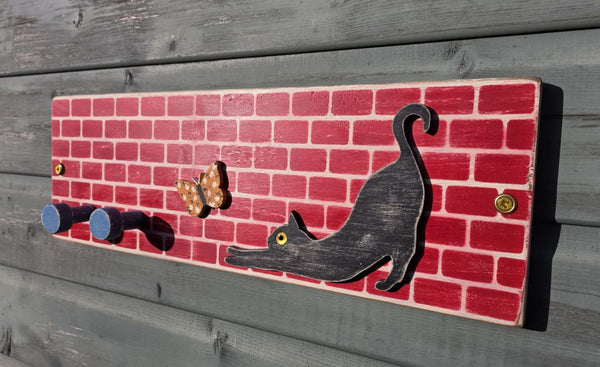 WALL ART HANGER FOR CAT LEADS