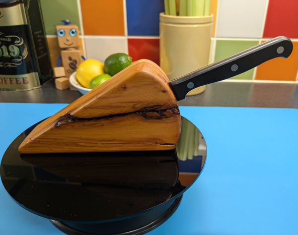 YEW CHEESE WEDGE KNIFE BLOCK - TRUE TO NATURE - WITH CHEESE KNIFE (blockA4)