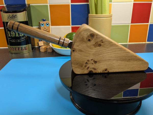 OAK CHEESE WEDGE KNIFE BLOCK - TRUE TO NATURE- WITH CHEESE KNIFE (blockA7)