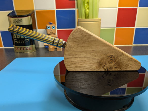 OAK CHEESE WEDGE KNIFE BLOCK - TRUE TO NATURE- WITH CHEESE KNIFE (blockA9)