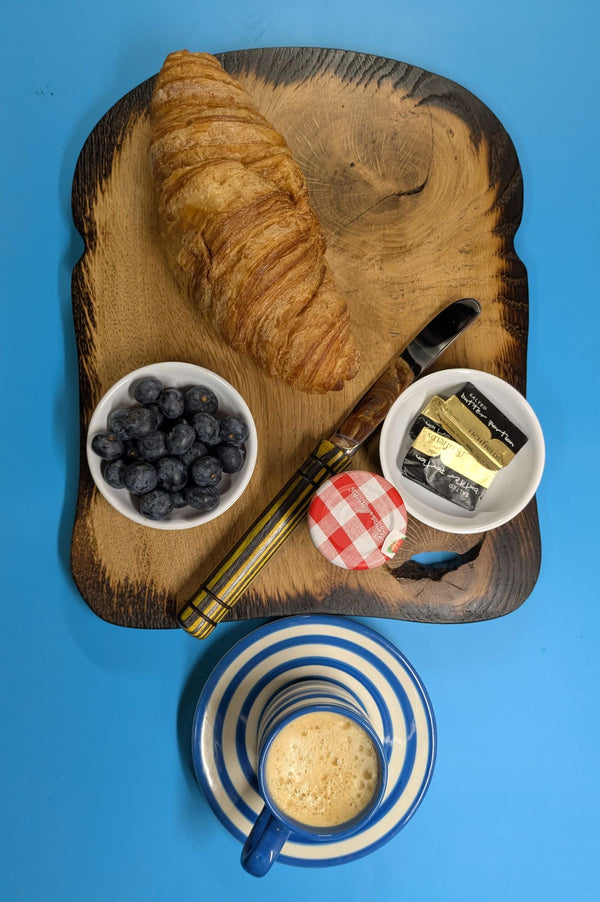 'TOAST-STYLE' OAK SERVING BOARD (with burnt edge) TRUE TO NATURE – LARGE