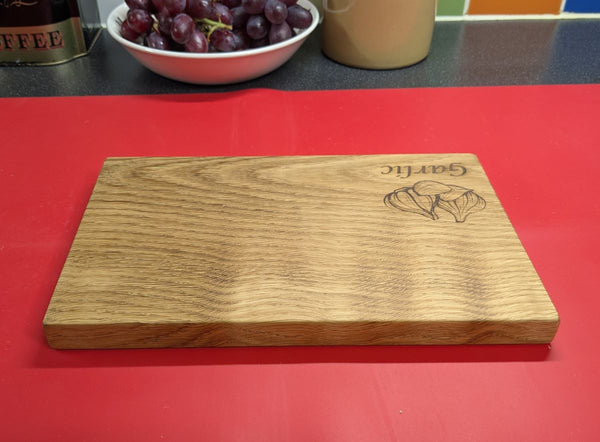 OAK GARLIC CHOPPING BOARD