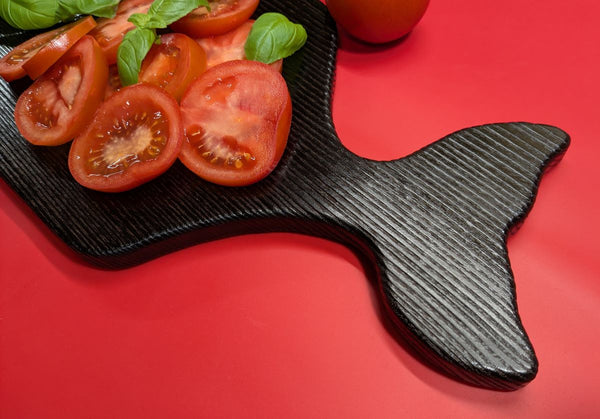 YAKISUGI WHALE STYLE ASH SERVING BOARD showing a close up of the tail & wood grain