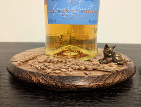 DECORATIVE OAK 'BARREL LID STYLE' DISPLAY PLINTH