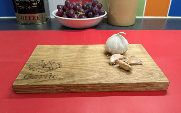 OAK GARLIC CHOPPING BOARD