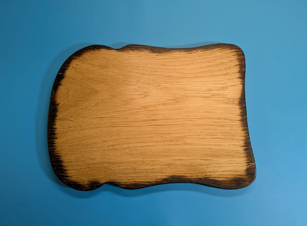 'TOAST-STYLE OAK' SERVING BOARD (with burnt edge) – MEDIUM