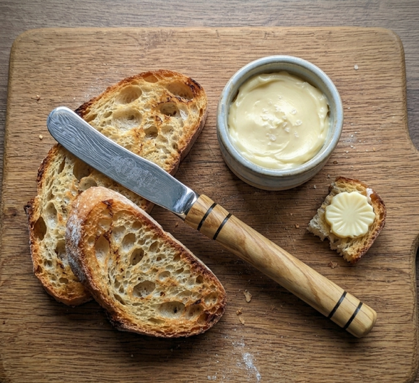 CHEESE KNIFE WITH WHISKY BARREL STAVE OAK HANDLE