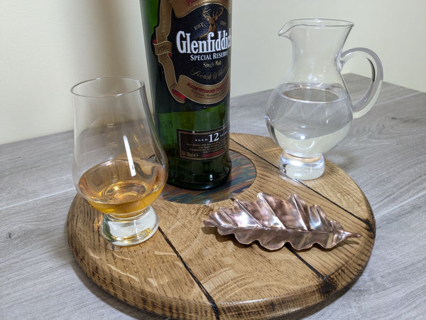 DECORATIVE 'OAK BARREL LID STYLE' DISPLAY PLINTH WITH COPPER FLAME-PAINTED INSERT