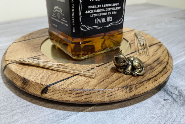 OAK 'BARREL LID STYLE'  BOTTLE DISPLAY PLINTH WITH BRASS INSERT