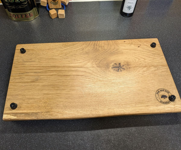 OAK LIVE-EDGE CHOPPING BOARD
