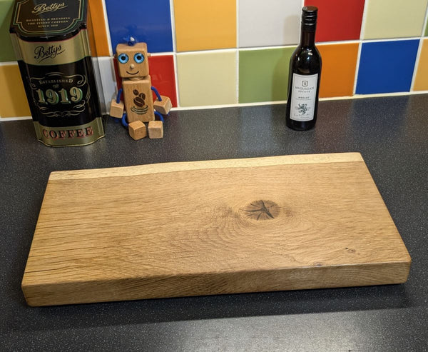 OAK LIVE-EDGE CHOPPING BOARD