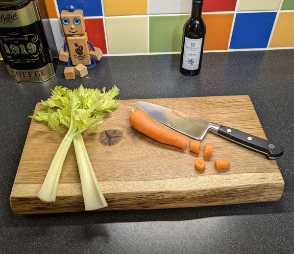 OAK LIVE-EDGE CHOPPING BOARD
