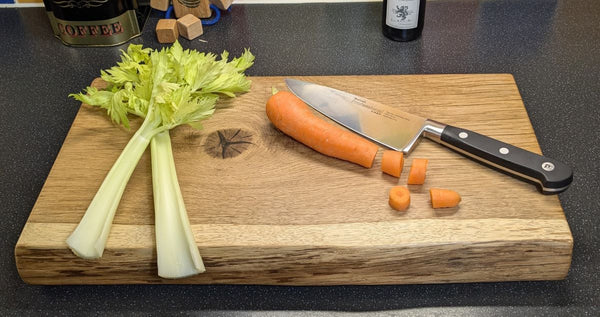 OAK LIVE-EDGE CHOPPING BOARD