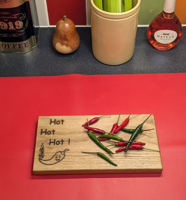 OAK CHILLI CHOPPING BOARD