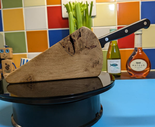 OAK CHEESE WEDGE KNIFE BLOCK - TRUE TO NATURE- WITH CHEESE KNIFE (blockA2)