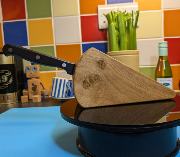 OAK CHEESE WEDGE KNIFE BLOCK - TRUE TO NATURE- WITH CHEESE KNIFE (blockA2)
