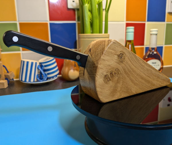 OAK CHEESE WEDGE KNIFE BLOCK - TRUE TO NATURE- WITH CHEESE KNIFE (blockA2)