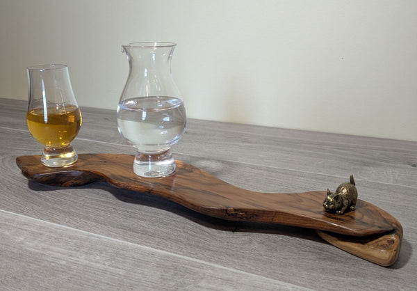 YEW DISPLAY PLINTH WITH GLENCAIRN WEE WHISKY GLASS & WEE WATER JUG & BRASS CAT ORNAMENT