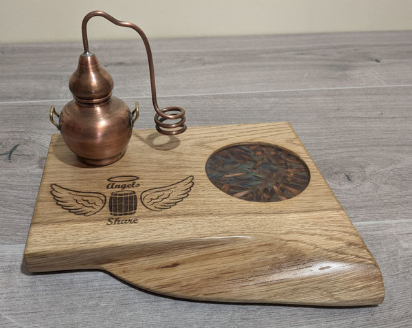 'ANGELS SHARE' OAK LIVE-EDGE DISPLAY PLINTH WITH MINIATURE OAK BARREL & COPPER STILL