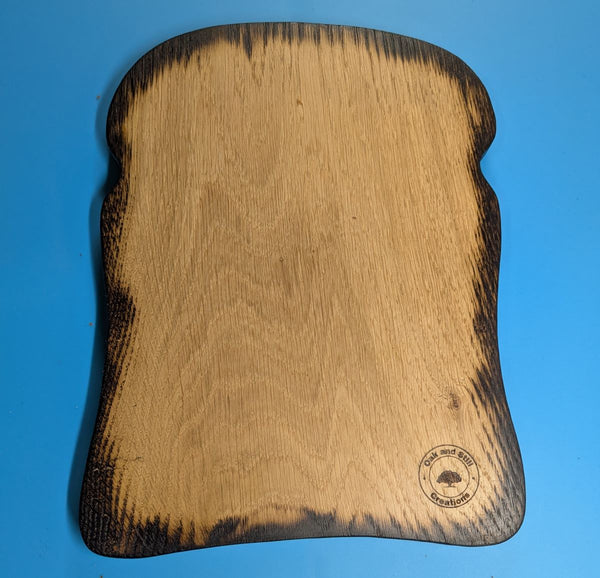 'TOAST-STYLE OAK' SERVING BOARD (with burnt edge) – MEDIUM