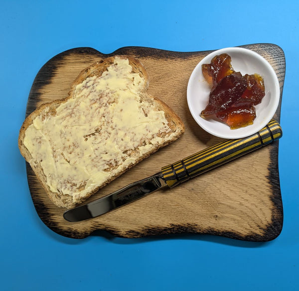 'TOAST-STYLE OAK' SERVING BOARD (with burnt edge) – MEDIUM