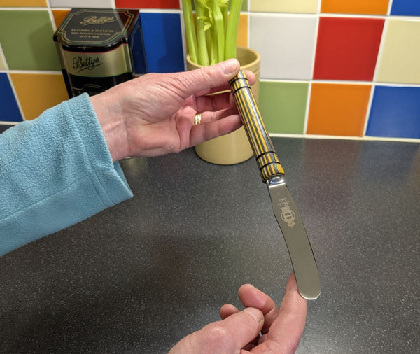 BUTTER KNIFE WITH HAND-TURNED QUALITY COLOURED BIRCH PLYWOOD HANDLE